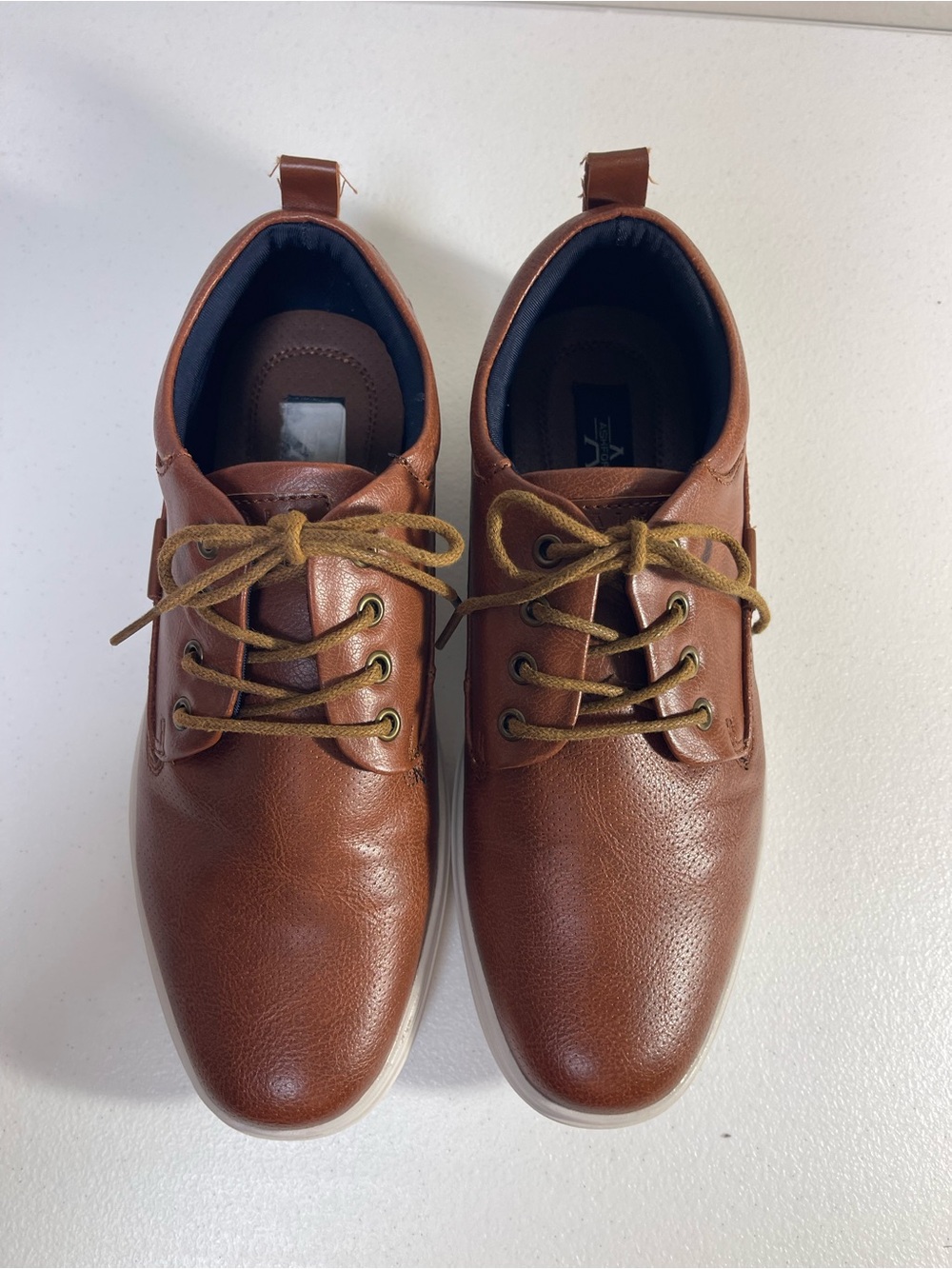 Men's Tan Leather Derby Shoes with Lace-Up Comfort